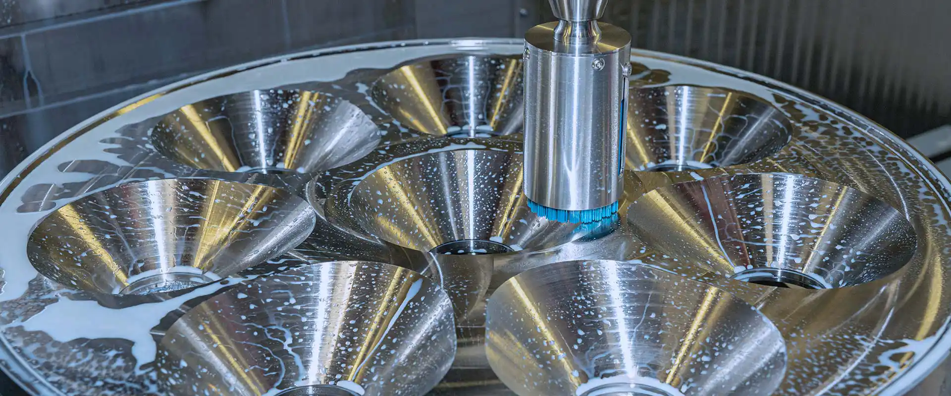 Banner_Anwendungsbericht-Binder-Edelstahl-polieren-Pharma_1920x800px