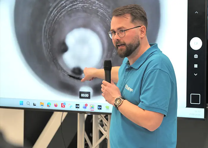 Deburring tools and components during a KEMPF workshop